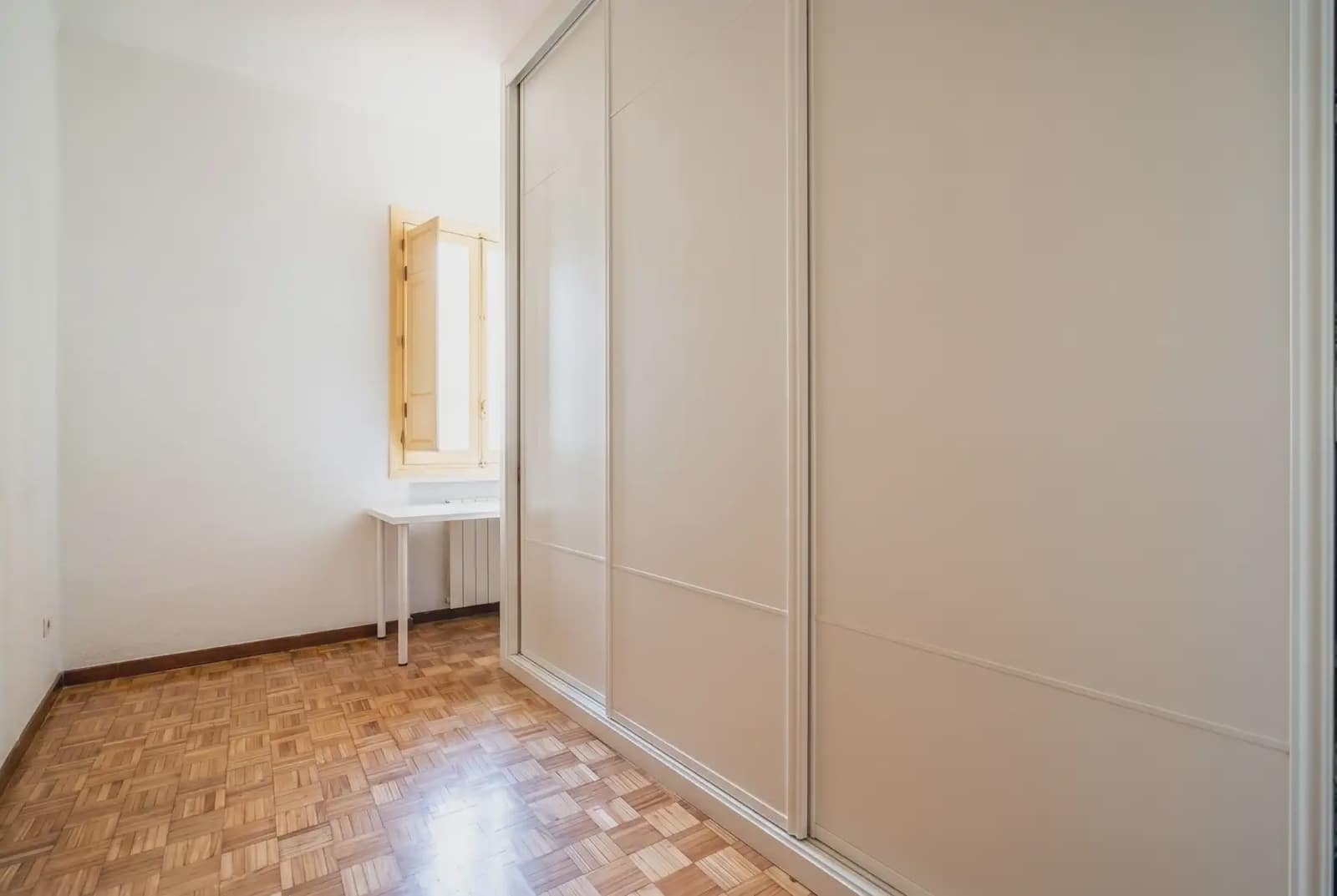 Piso de 5 habitaciones en Madrid ciudad en venta - 790.000 € (Ref: 9893148)