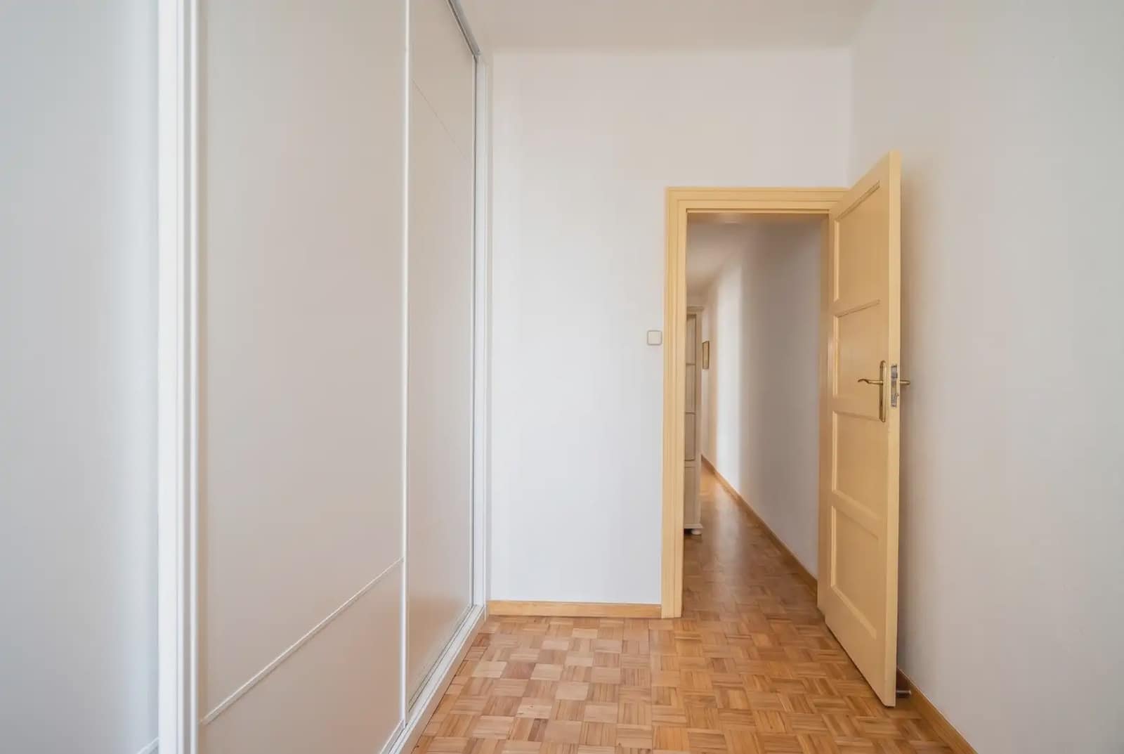 Piso de 5 habitaciones en Madrid ciudad en venta - 790.000 € (Ref: 9893148)