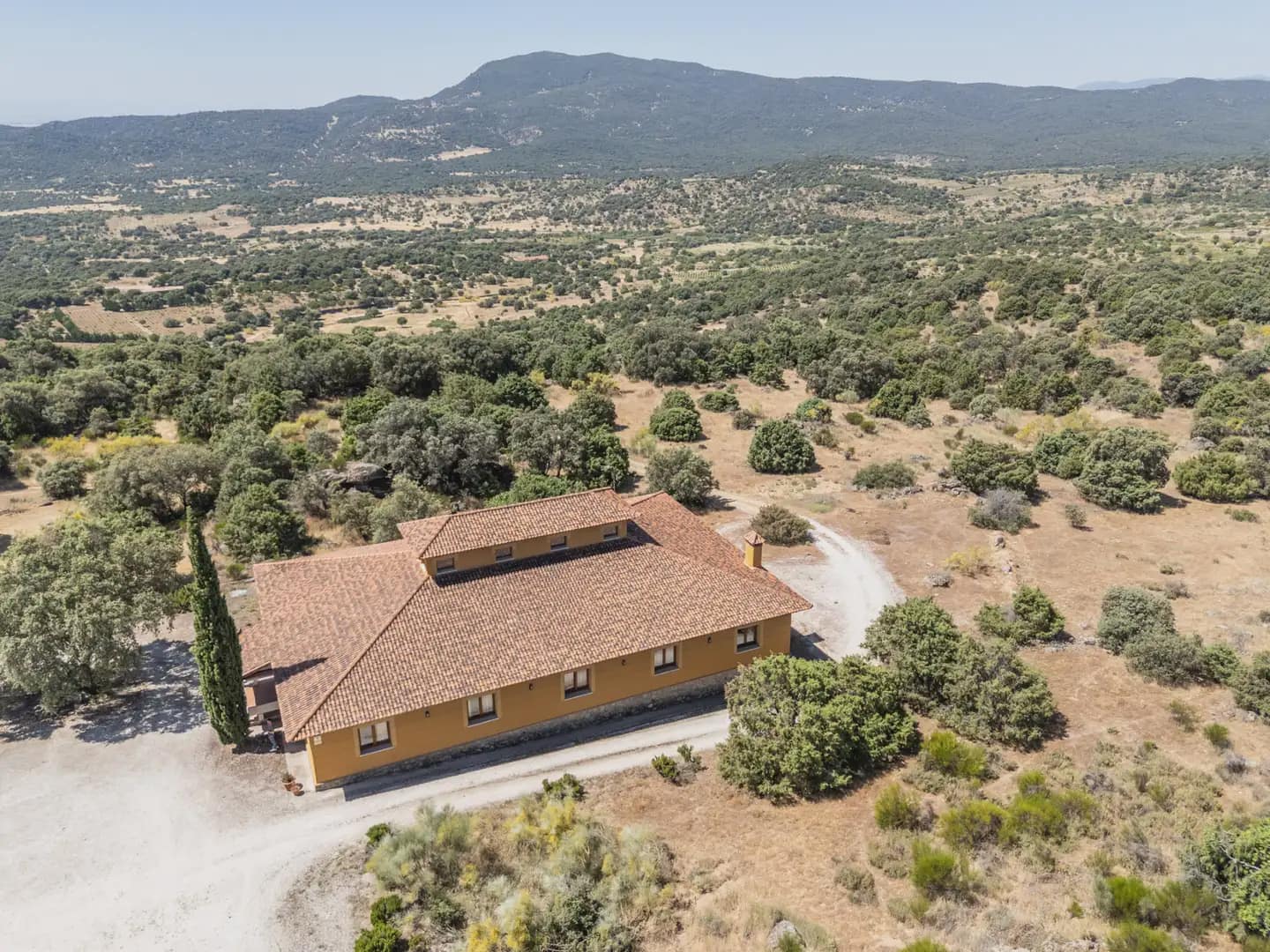 15 bedroom Finca/Country House for sale in Cenicientos - € 750,000 (Ref: 9897287)