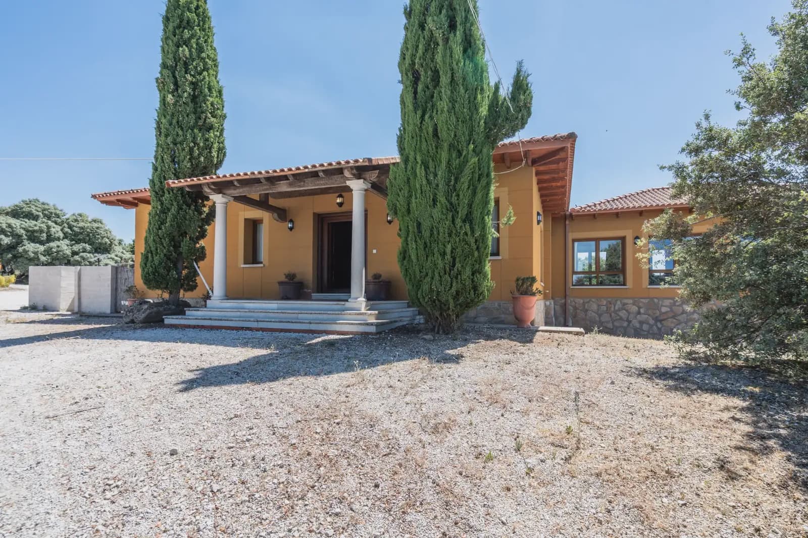 15 bedroom Finca/Country House for sale in Cenicientos - € 750,000 (Ref: 9897287)