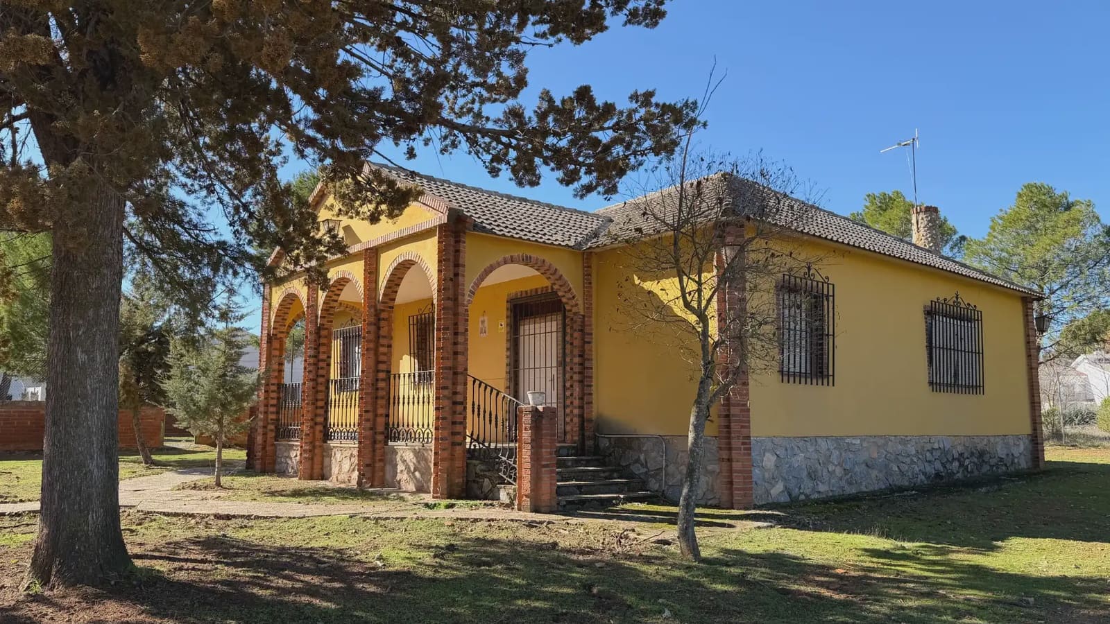 5 sovrum Finca/Hus på landet till salu i Villafranca de los Caballeros med garage - 210 000 € (Ref: 9908958)