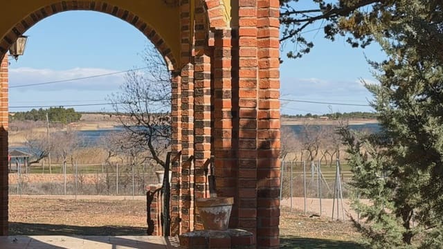 5 sovrum Finca/Hus på landet till salu i Villafranca de los Caballeros med garage - 210 000 € (Ref: 9908958)