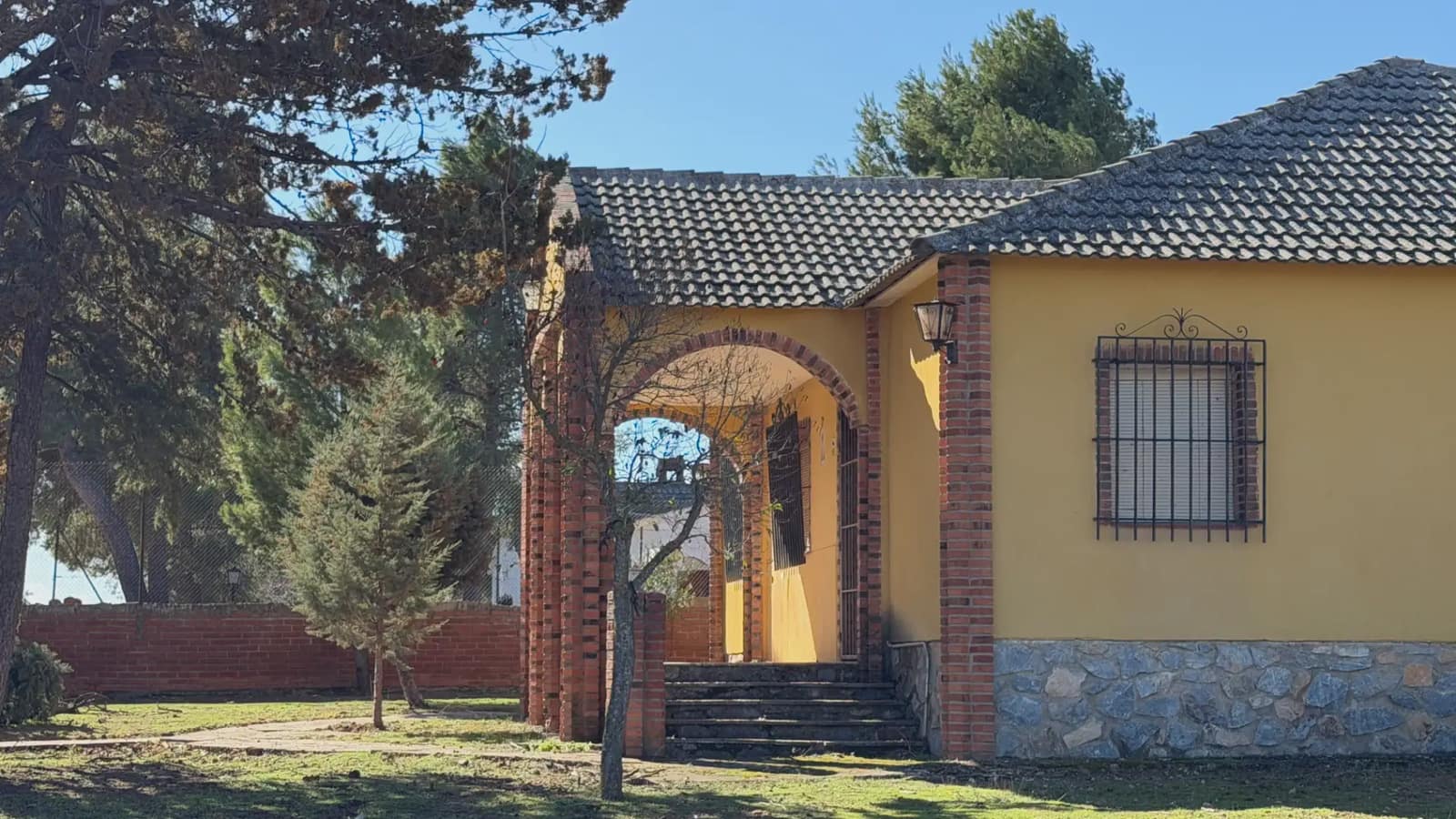 5 sovrum Finca/Hus på landet till salu i Villafranca de los Caballeros med garage - 210 000 € (Ref: 9908958)