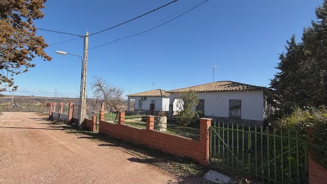 3 bedroom Villa for sale in Villafranca de los Caballeros - € 115,000 (Ref: 9908959)