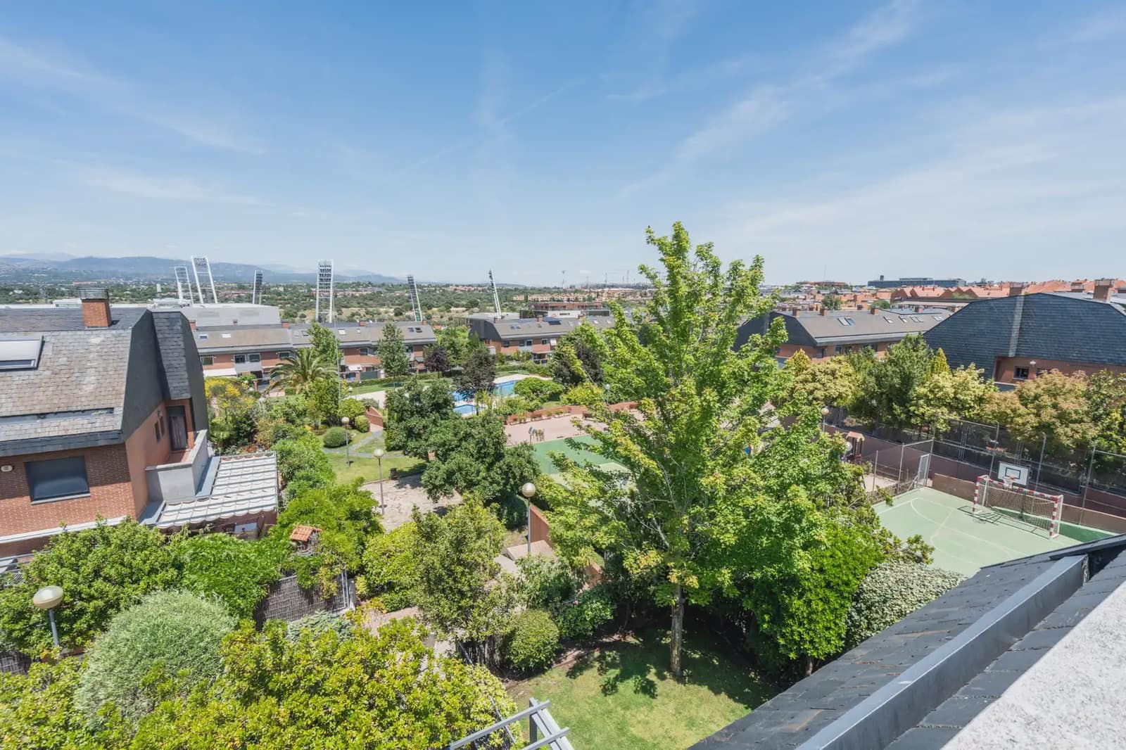 6 sovrum Semi-fristående Villa till salu i Las Rozas de Madrid med pool garage - 1 190 000 € (Ref: 9912247)