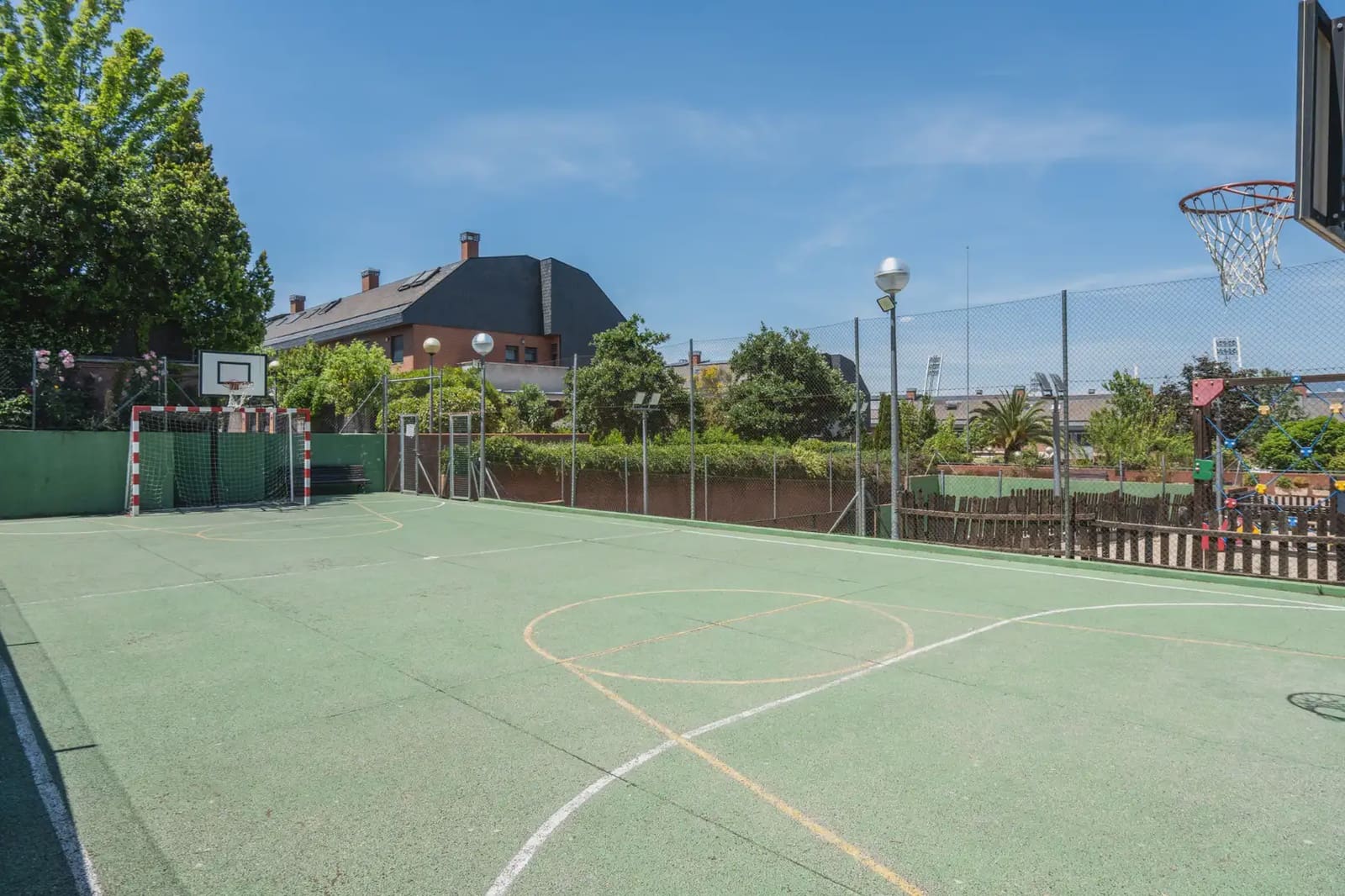 6 sovrum Semi-fristående Villa till salu i Las Rozas de Madrid med pool garage - 1 190 000 € (Ref: 9912247)