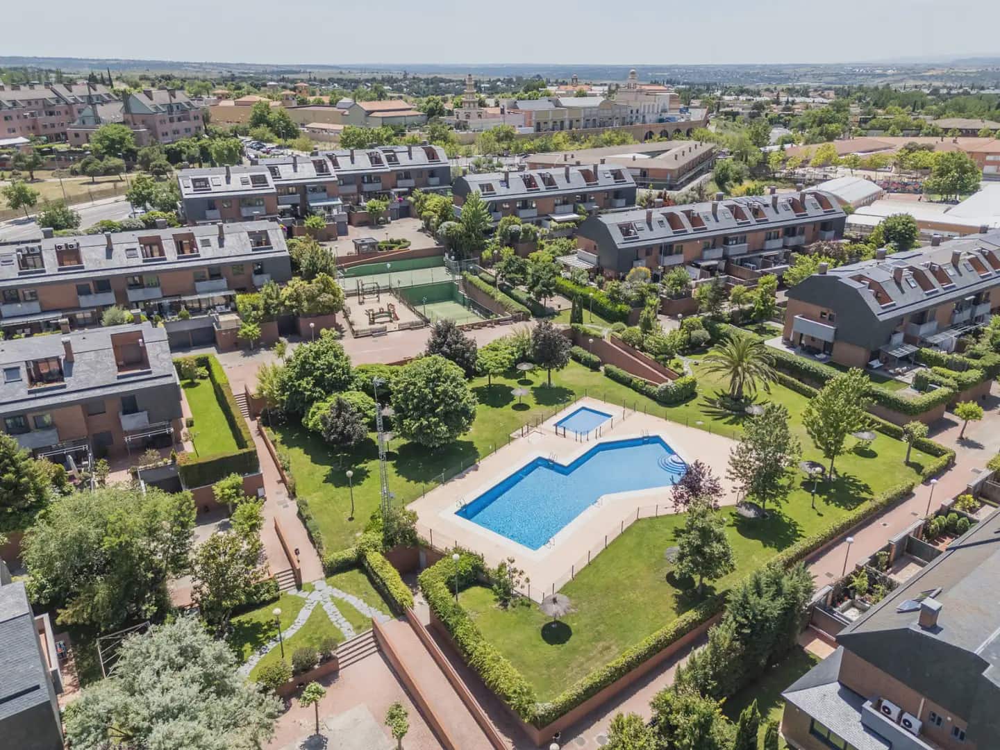 6 sovrum Semi-fristående Villa till salu i Las Rozas de Madrid med pool garage - 1 190 000 € (Ref: 9912247)