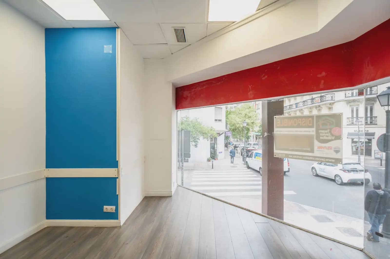 Commercial for sale in Madrid city - € 440,000 (Ref: 9925156)