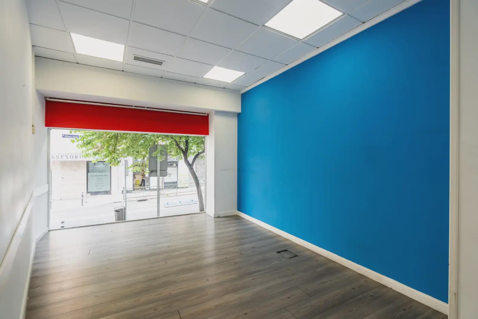 Commercial for sale in Madrid city - € 440,000 (Ref: 9925156)