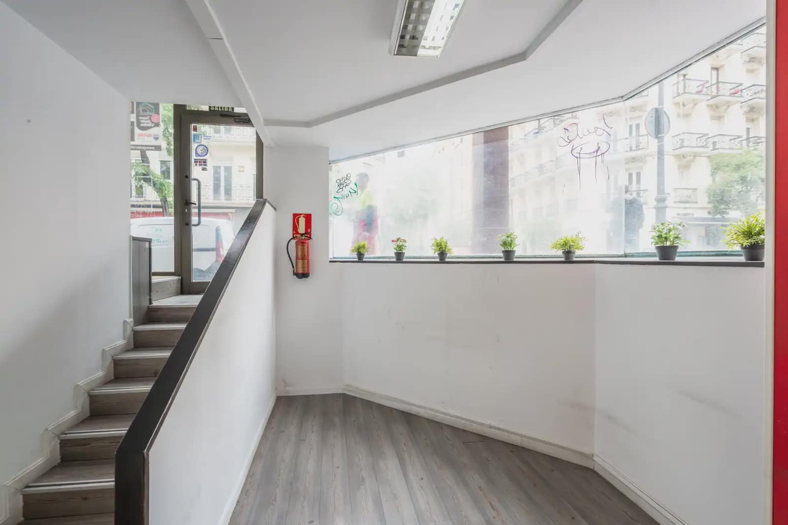 Commercial for sale in Madrid city - € 440,000 (Ref: 9925156)