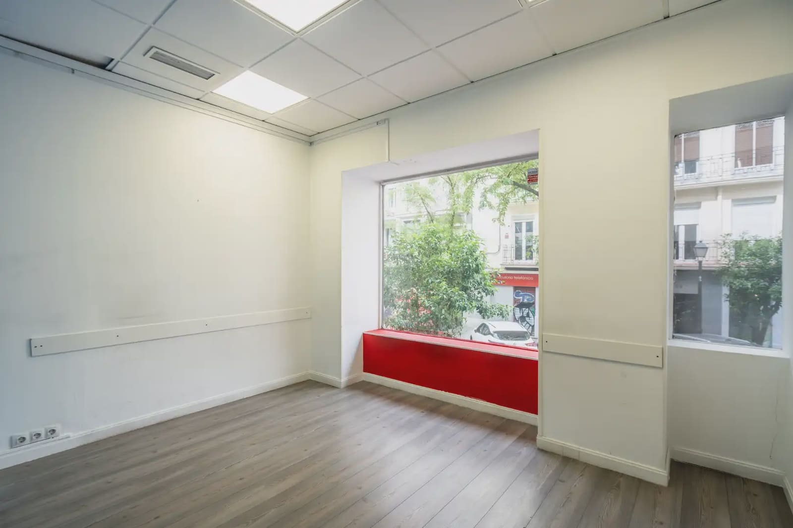 Commercial for sale in Madrid city - € 440,000 (Ref: 9925156)
