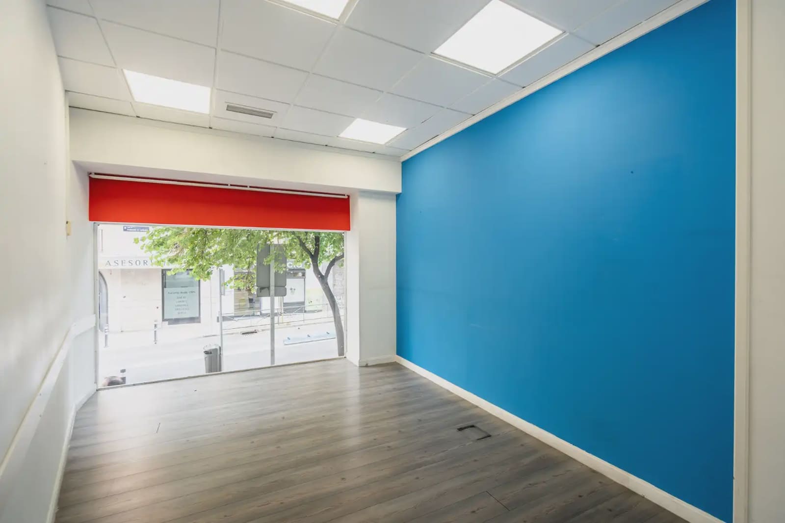 Commercial for sale in Madrid city - € 440,000 (Ref: 9925156)