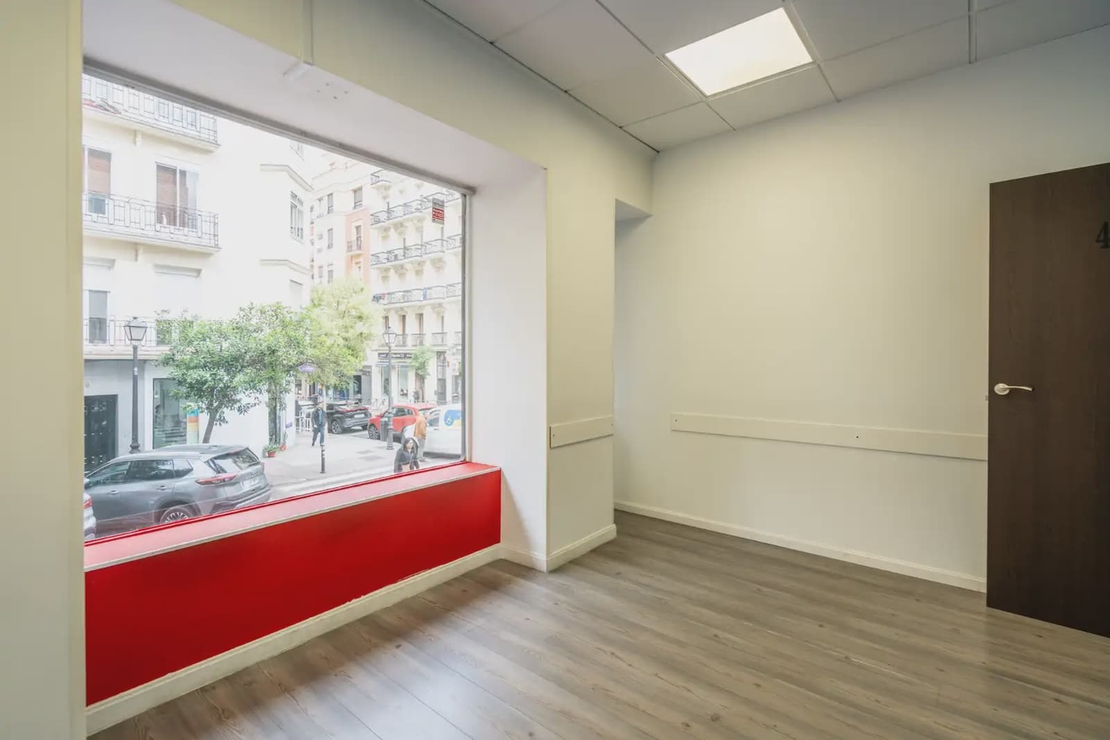 Commercial for sale in Madrid city - € 440,000 (Ref: 9925156)