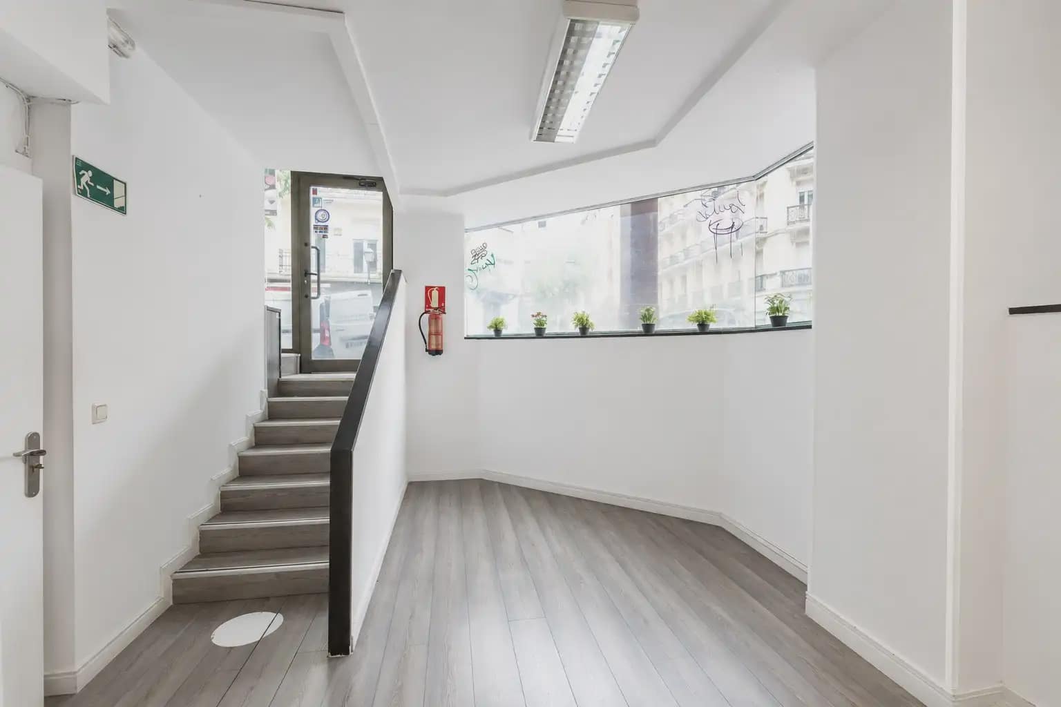 Commercial for sale in Madrid city - € 410,000 (Ref: 9925156)