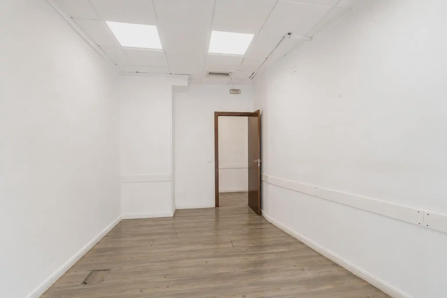 Commercial for sale in Madrid city - € 410,000 (Ref: 9925156)