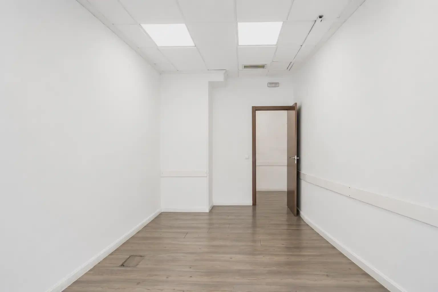 Commercial for sale in Madrid city - € 410,000 (Ref: 9925156)