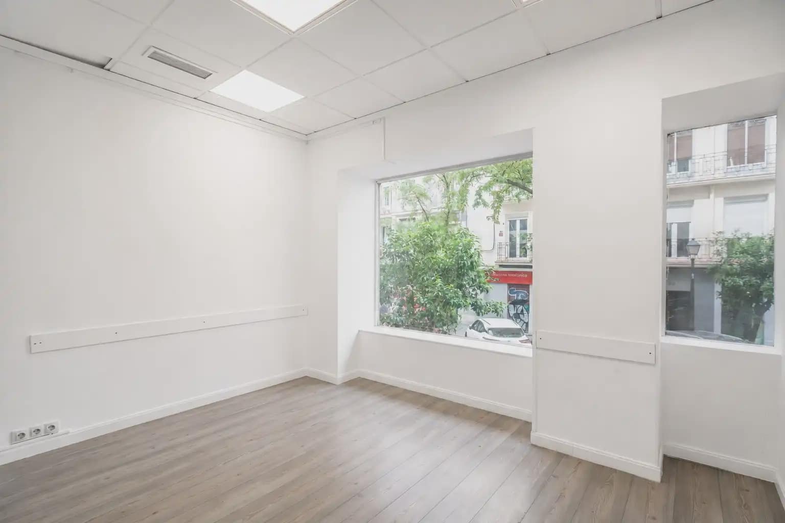 Commercial for sale in Madrid city - € 410,000 (Ref: 9925156)