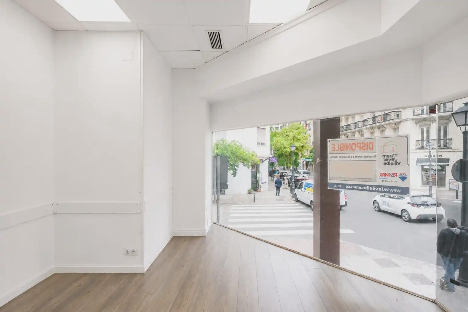 Commercial for sale in Madrid city - € 410,000 (Ref: 9925156)