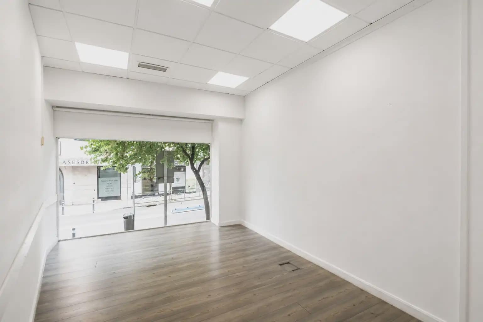Commercial for sale in Madrid city - € 410,000 (Ref: 9925156)