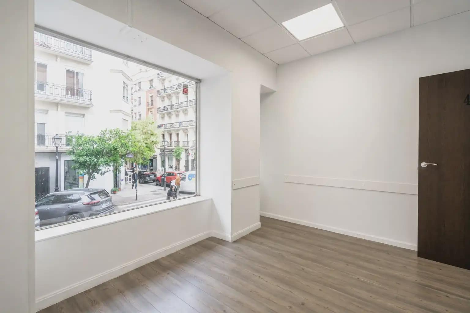 Commercial for sale in Madrid city - € 410,000 (Ref: 9925156)