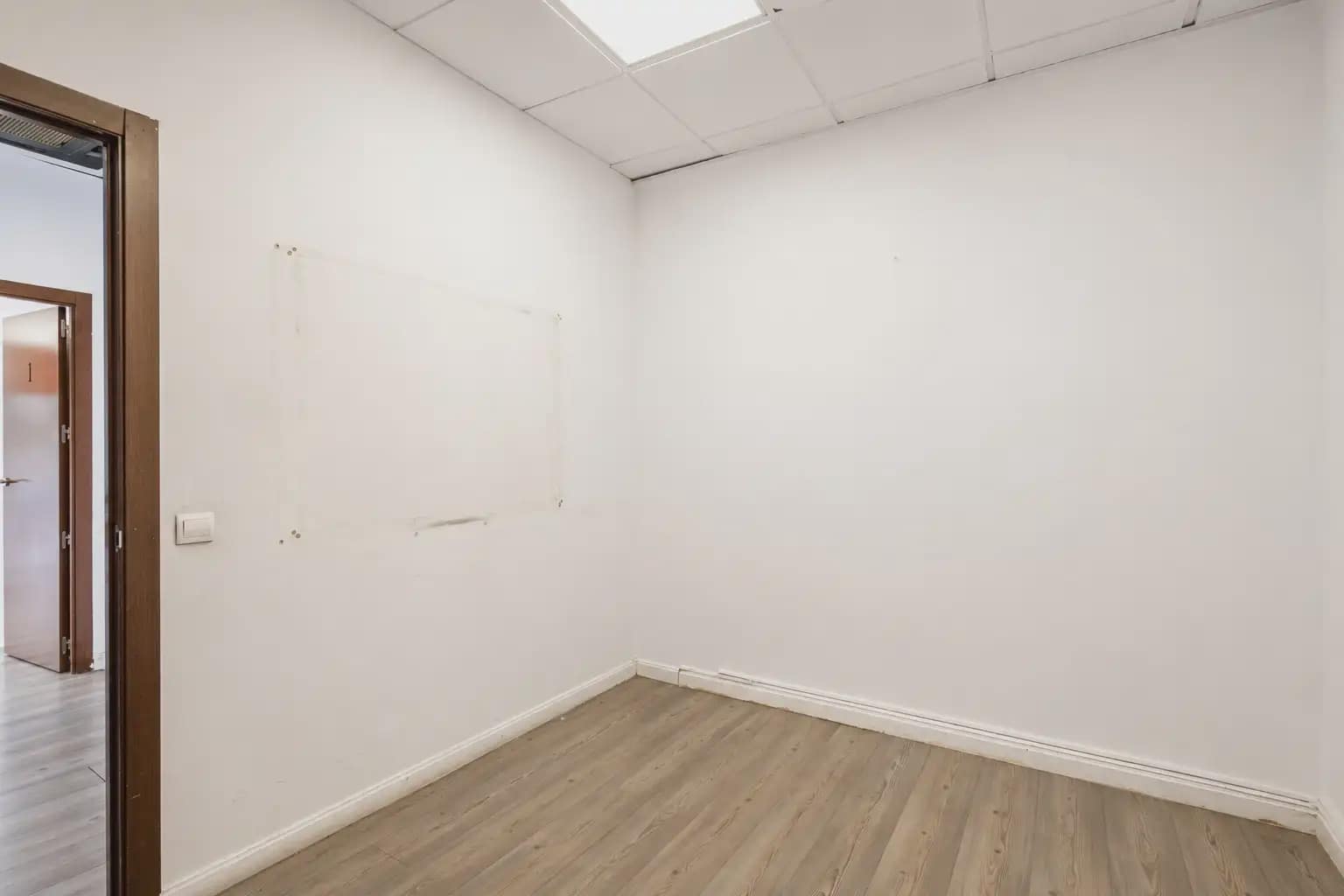 Commercial for sale in Madrid city - € 410,000 (Ref: 9925156)
