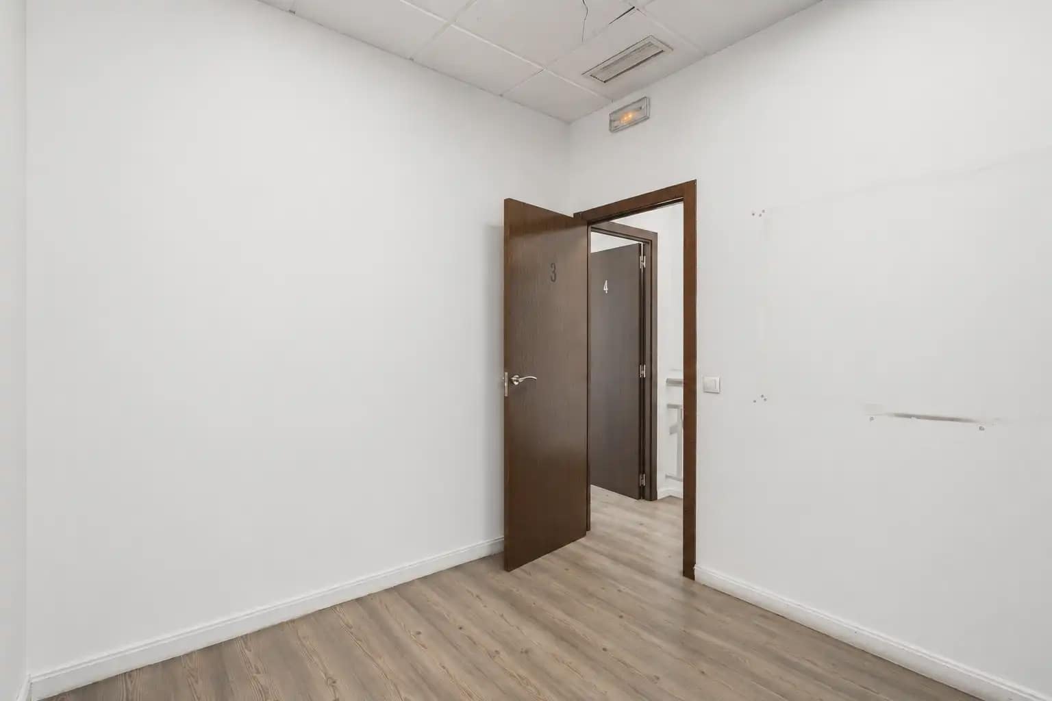 Commercial for sale in Madrid city - € 410,000 (Ref: 9925156)
