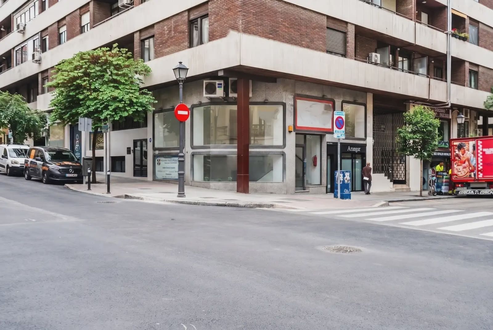 Commercial for sale in Madrid city - € 410,000 (Ref: 9925156)
