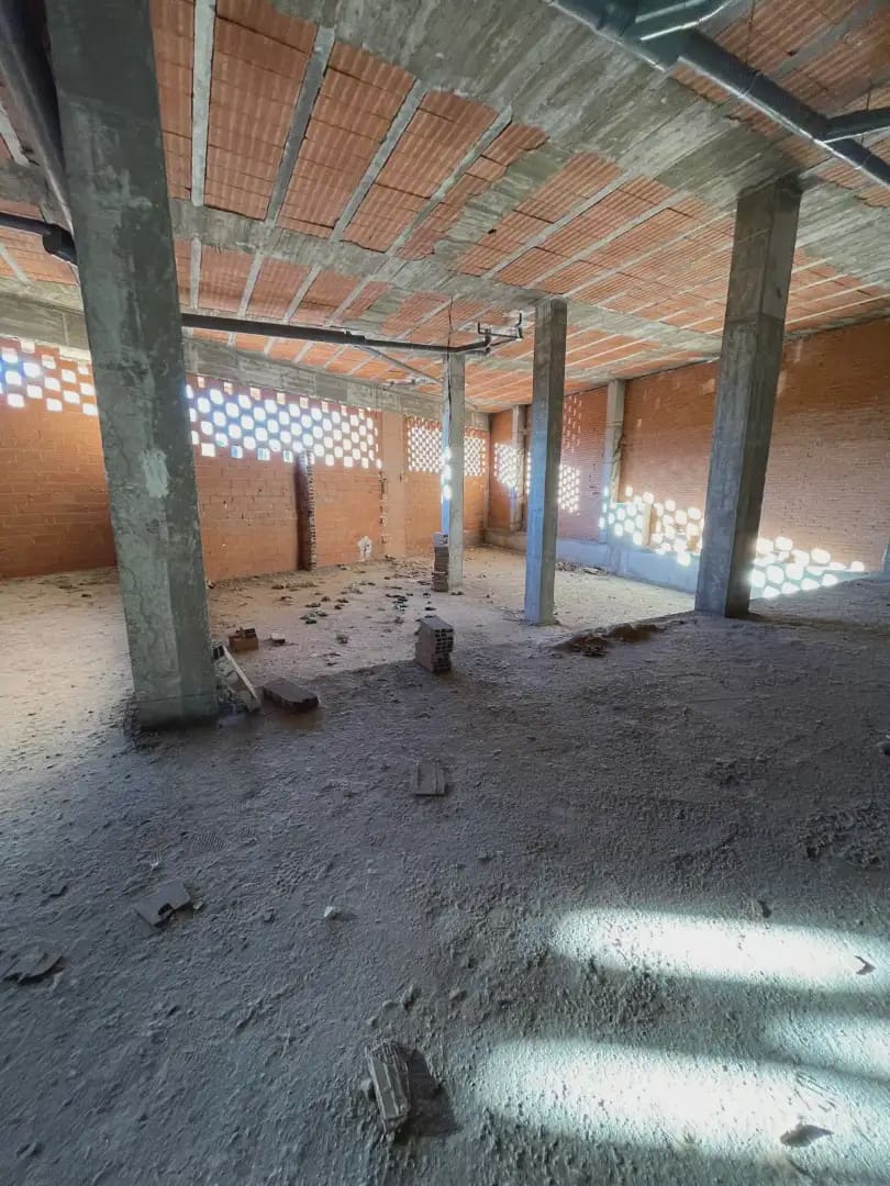 Commerciale da affittare in Parla - 3.910 € (Rif: 9953083)