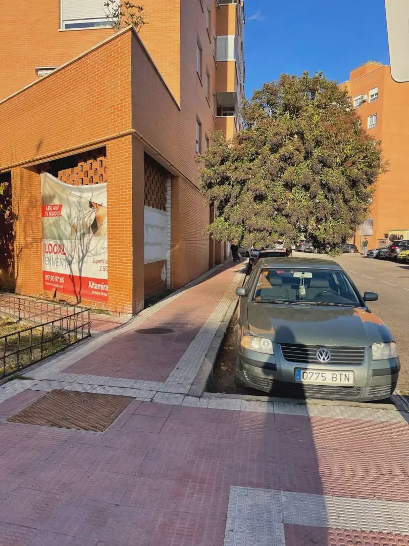 Commercial for rent in Parla - € 12,070 (Ref: 9953085)