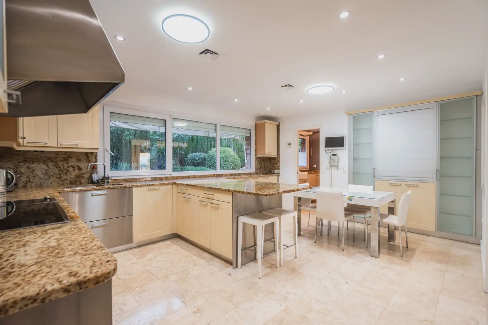 5 slaapkamer Villa te koop in Las Rozas de Madrid met zwembad garage - € 2.200.000 (Ref: 9953247)