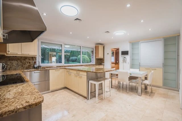 5 soverom Villa til salgs i Las Rozas de Madrid med svømmebasseng garasje - € 2 200 000 (Ref: 9953247)