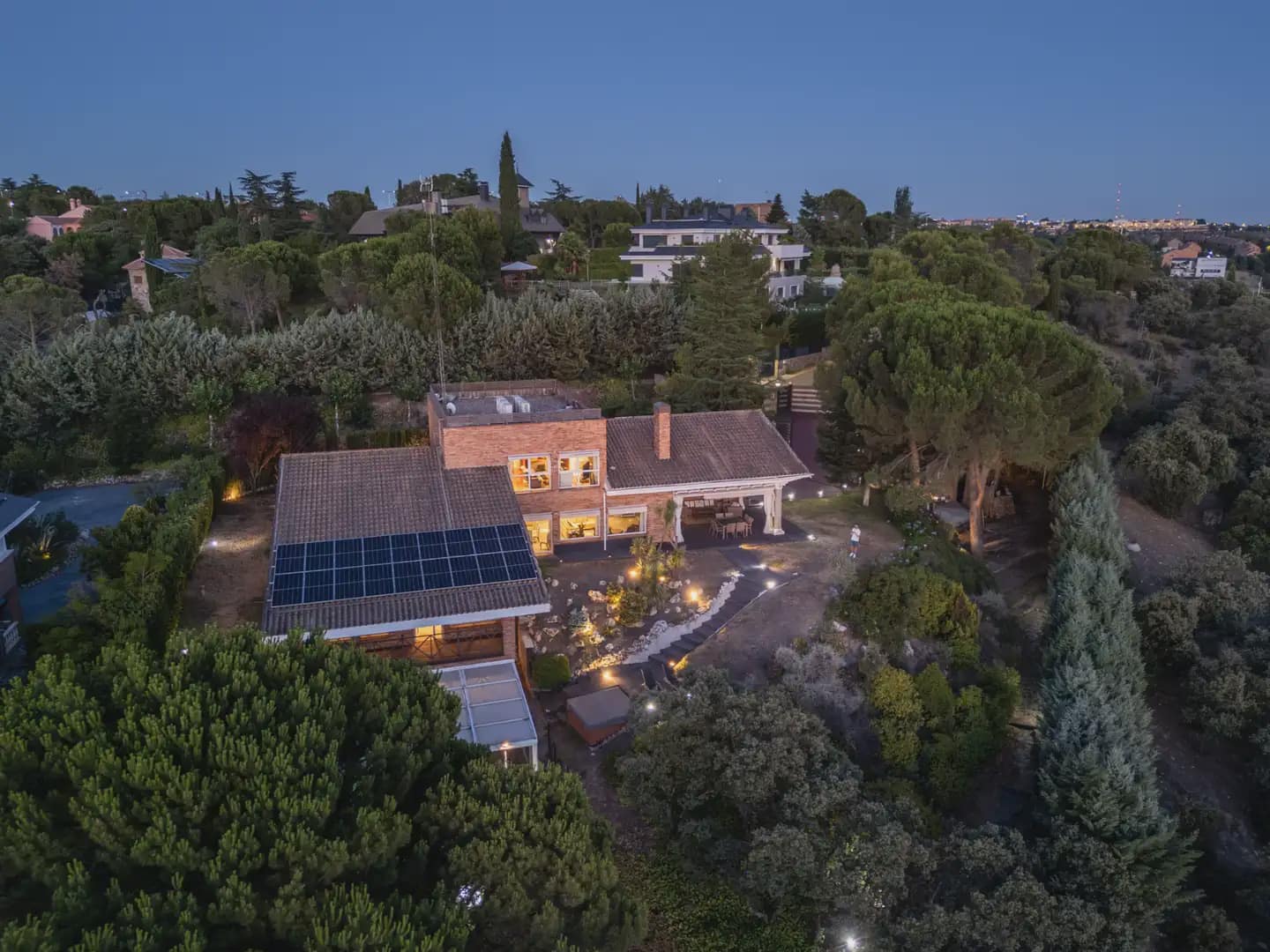 5 slaapkamer Villa te koop in Las Rozas de Madrid met zwembad garage - € 2.200.000 (Ref: 9953247)