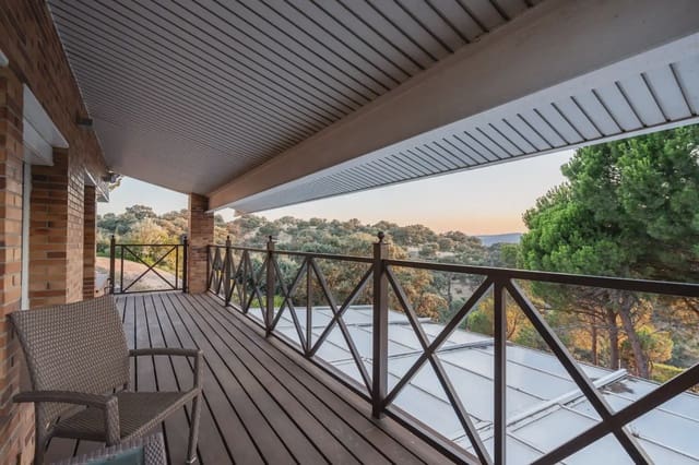 5 soverom Villa til salgs i Las Rozas de Madrid med svømmebasseng garasje - € 2 200 000 (Ref: 9953247)