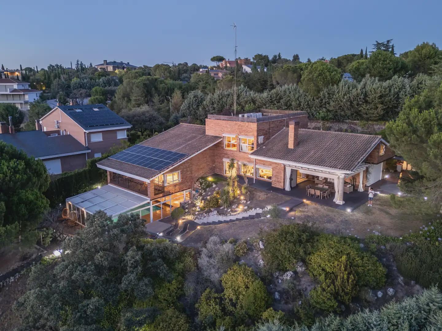 5 slaapkamer Villa te koop in Las Rozas de Madrid met zwembad garage - € 2.200.000 (Ref: 9953247)