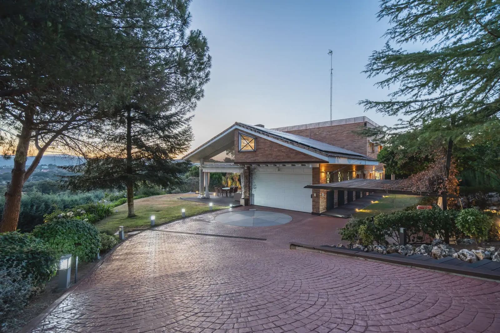 5 slaapkamer Villa te koop in Las Rozas de Madrid met zwembad garage - € 2.200.000 (Ref: 9953247)