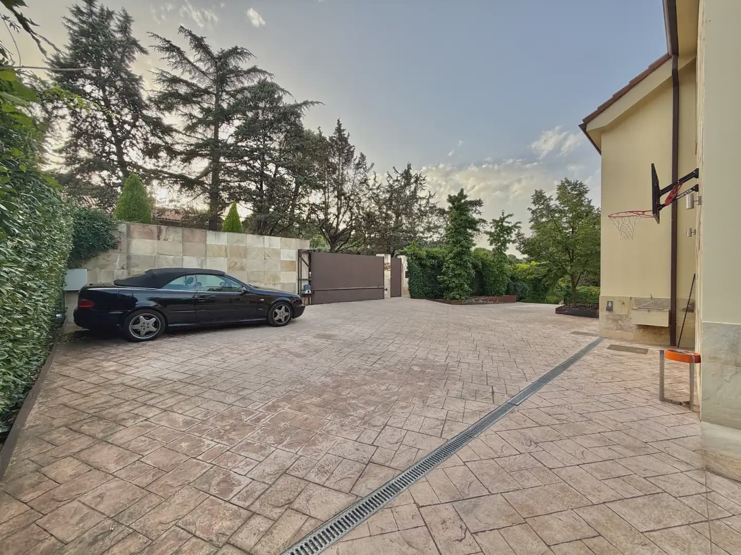 4 bedroom Villa for sale in Galapagar with pool garage - € 995,000 (Ref: 9976158)