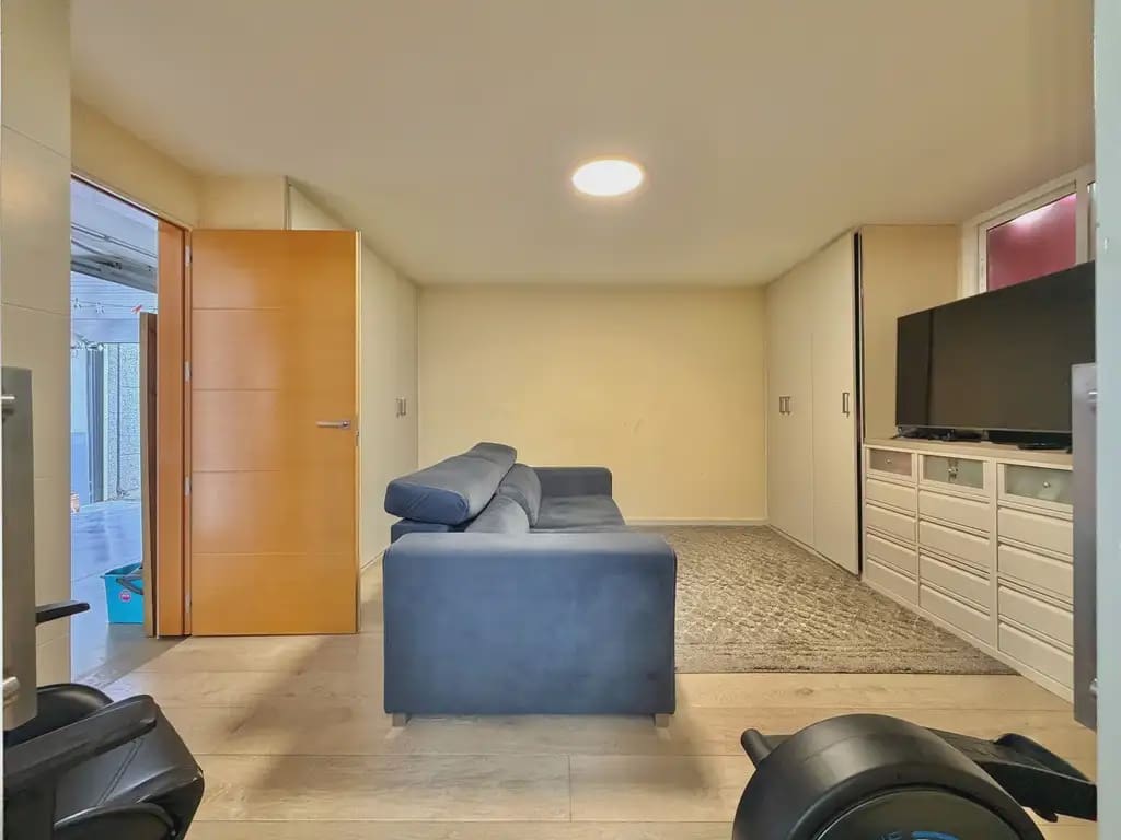4 soverom Kjedet enebolig til salgs i Ugena med svømmebasseng garasje - € 390 000 (Ref: 9987343)