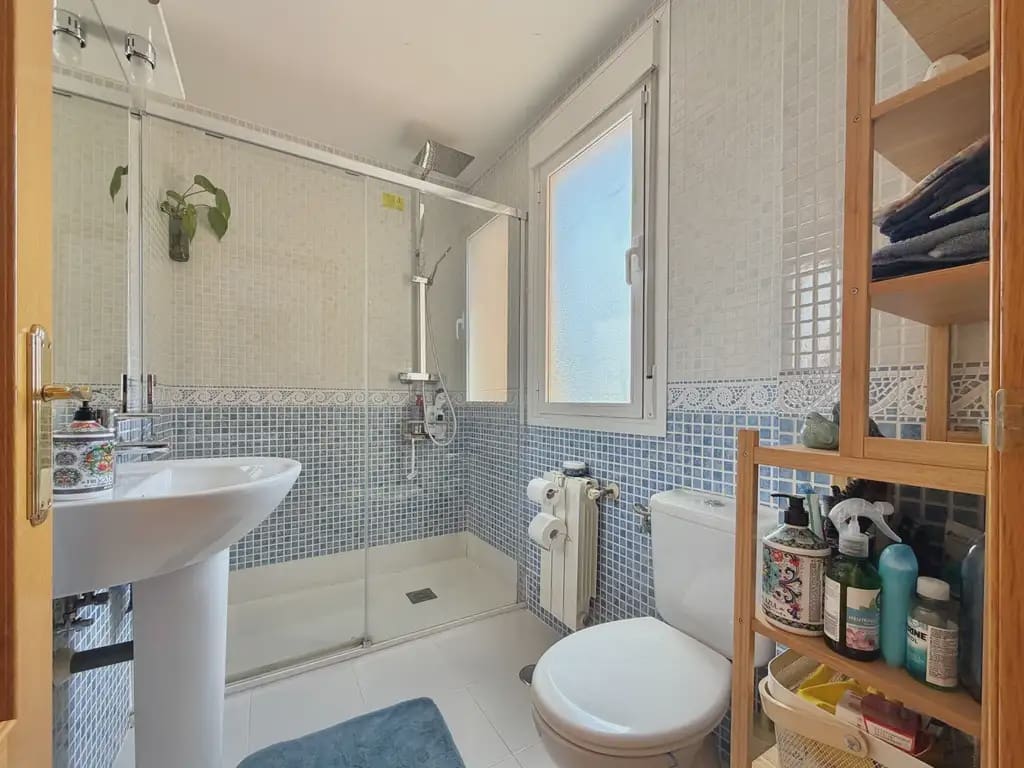 4 soverom Kjedet enebolig til salgs i Ugena med svømmebasseng garasje - € 390 000 (Ref: 9987343)