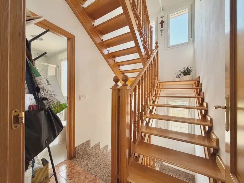 4 soverom Kjedet enebolig til salgs i Ugena med svømmebasseng garasje - € 390 000 (Ref: 9987343)