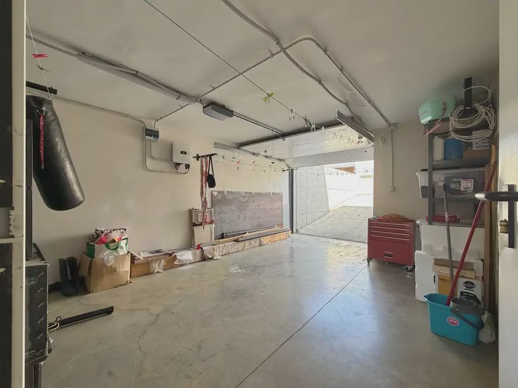 4 soverom Kjedet enebolig til salgs i Ugena med svømmebasseng garasje - € 390 000 (Ref: 9987343)