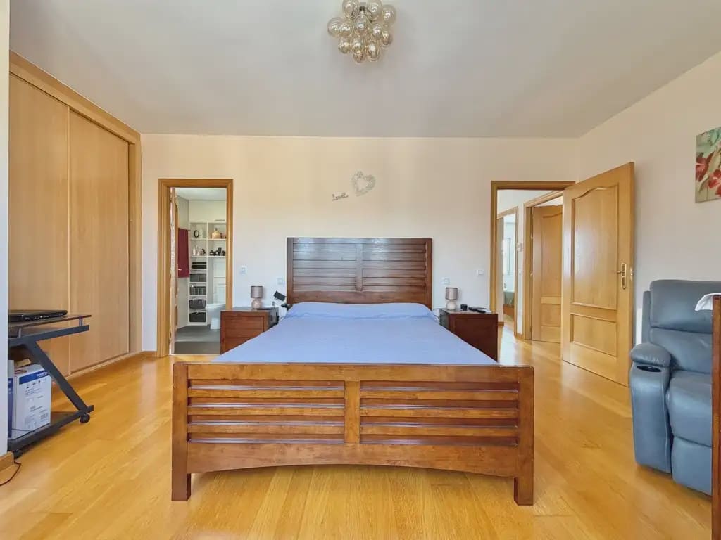 4 soverom Kjedet enebolig til salgs i Ugena med svømmebasseng garasje - € 390 000 (Ref: 9987343)
