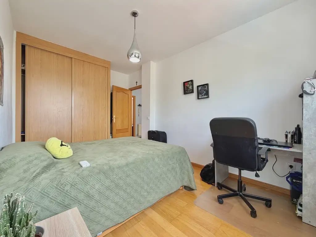 4 soverom Kjedet enebolig til salgs i Ugena med svømmebasseng garasje - € 390 000 (Ref: 9987343)