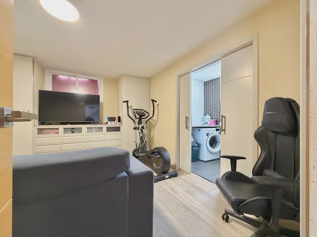 4 soverom Kjedet enebolig til salgs i Ugena med svømmebasseng garasje - € 390 000 (Ref: 9987343)