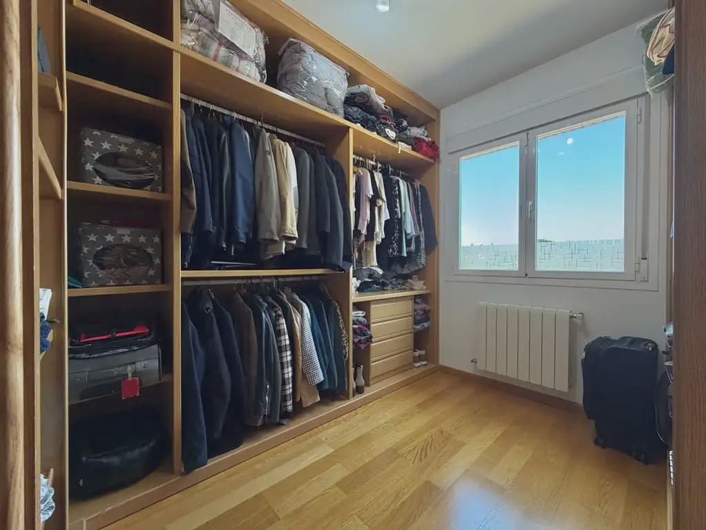 4 soverom Kjedet enebolig til salgs i Ugena med svømmebasseng garasje - € 390 000 (Ref: 9987343)