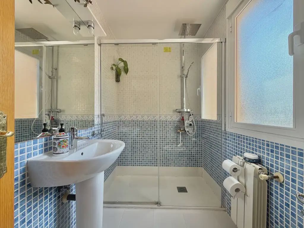 4 soverom Kjedet enebolig til salgs i Ugena med svømmebasseng garasje - € 390 000 (Ref: 9987343)
