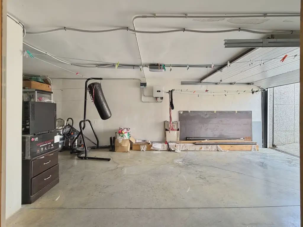 4 soverom Kjedet enebolig til salgs i Ugena med svømmebasseng garasje - € 390 000 (Ref: 9987343)