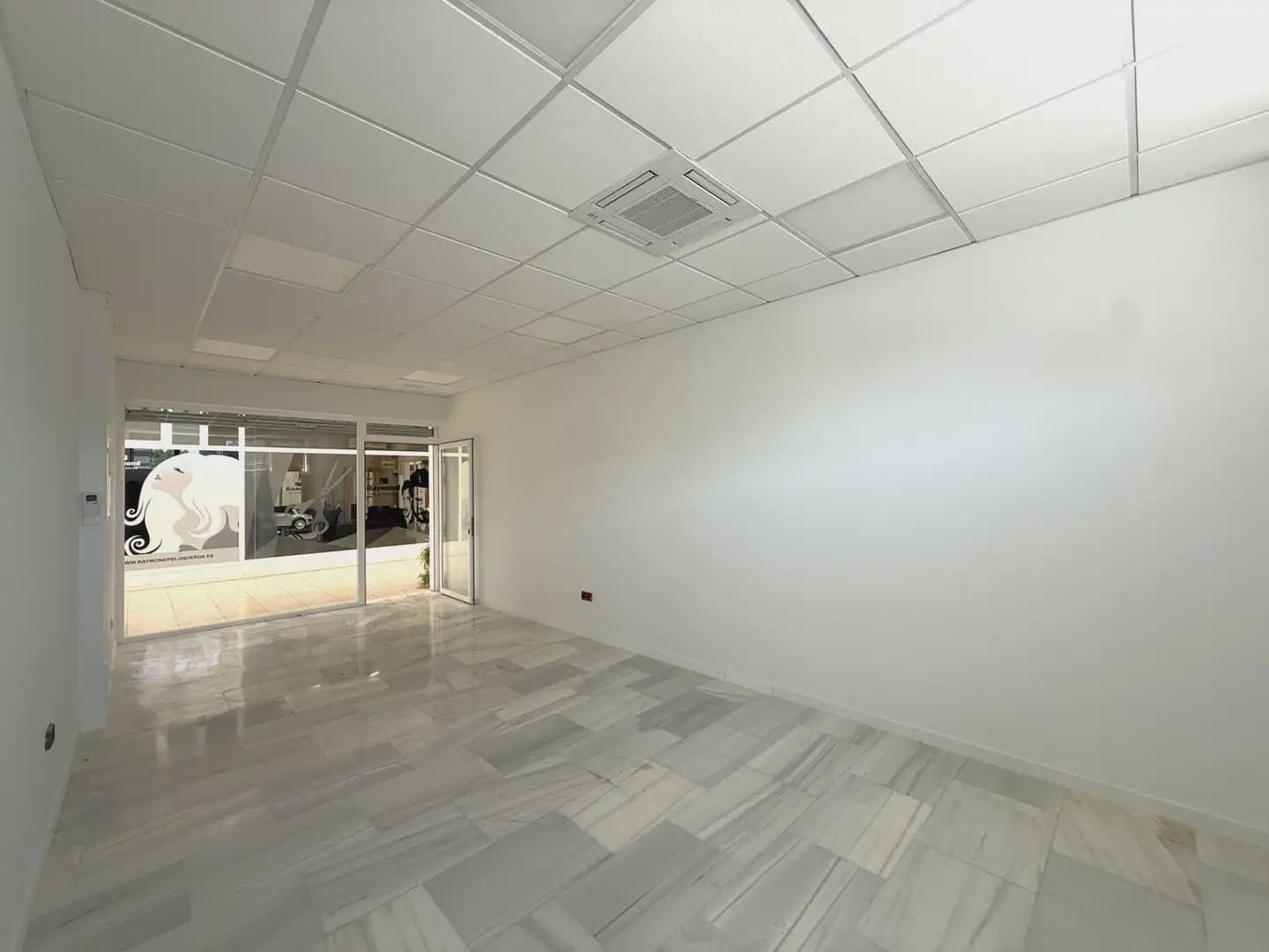 Erhverv til salg i Las Rozas de Madrid - € 110.000 (Ref: 9999426)