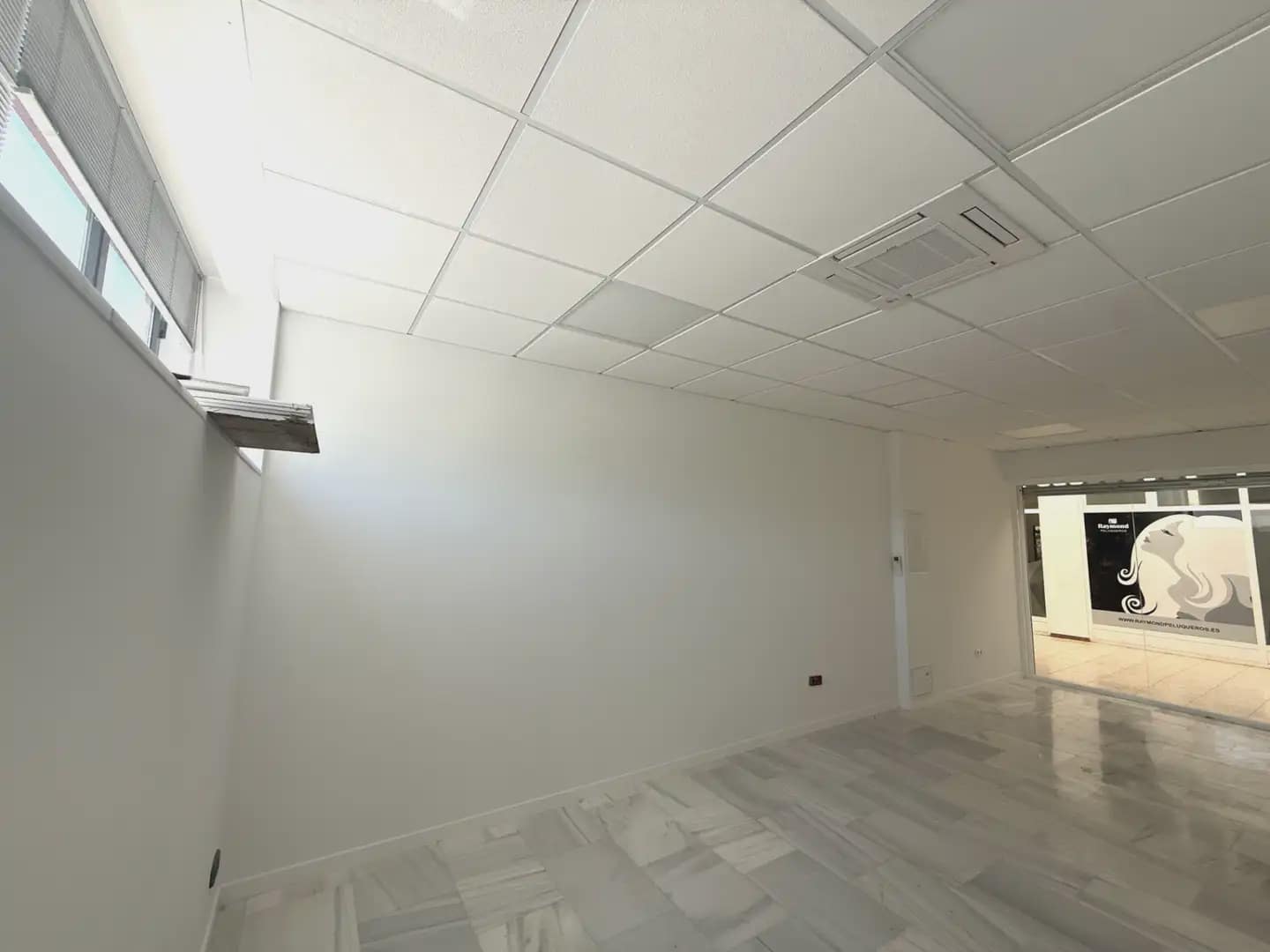 Erhverv til salg i Las Rozas de Madrid - € 110.000 (Ref: 9999426)