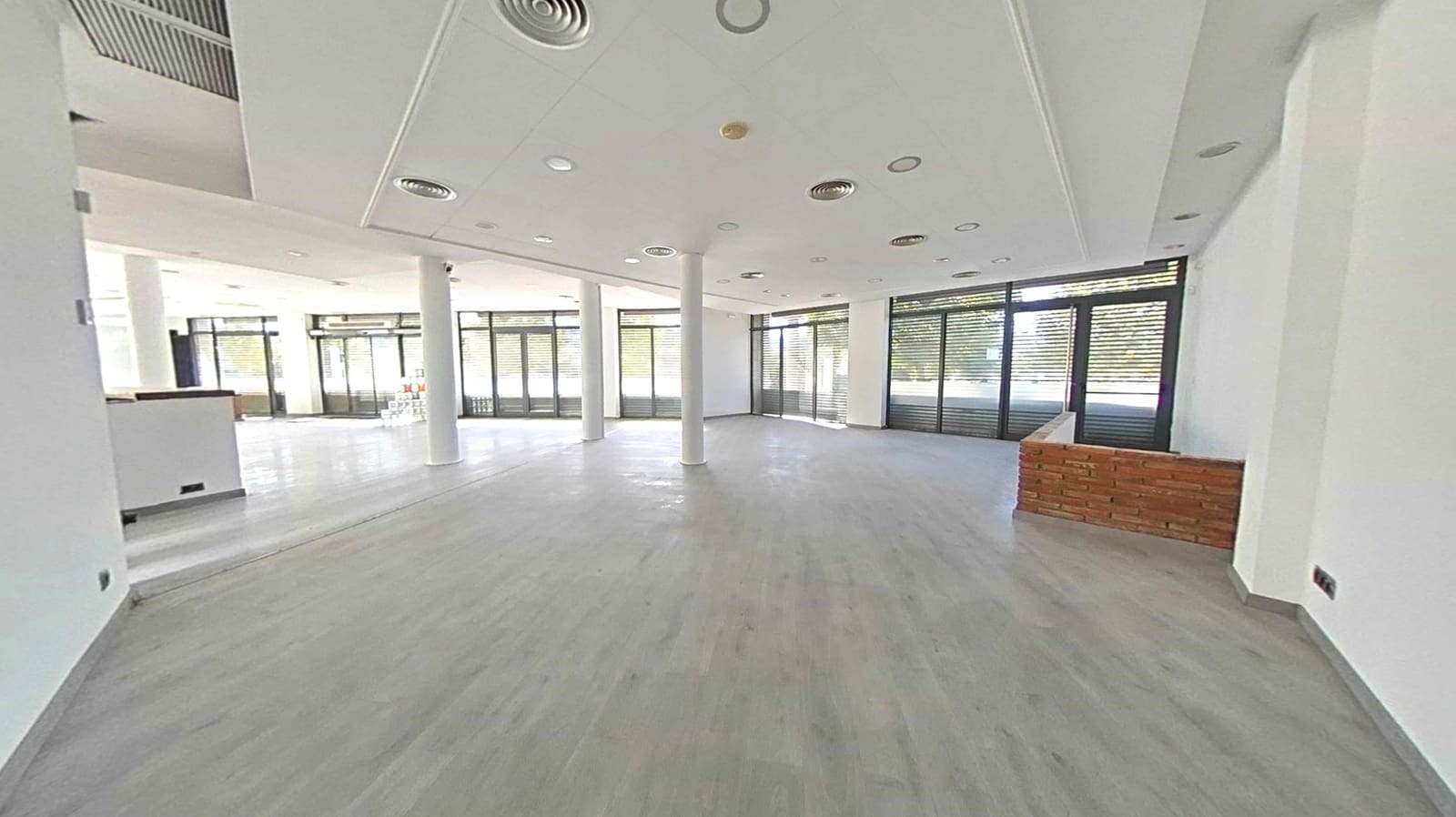 Butik til salg i El Prat de Llobregat - € 780.000 (Ref: 9009318)