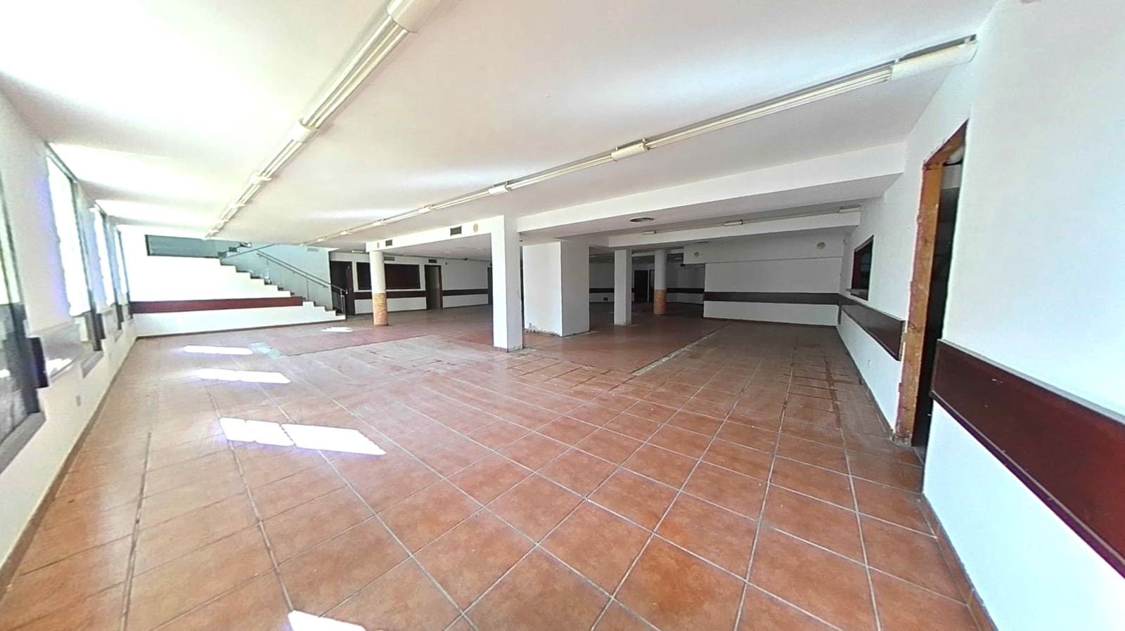 Butik til salg i El Prat de Llobregat - € 780.000 (Ref: 9009318)